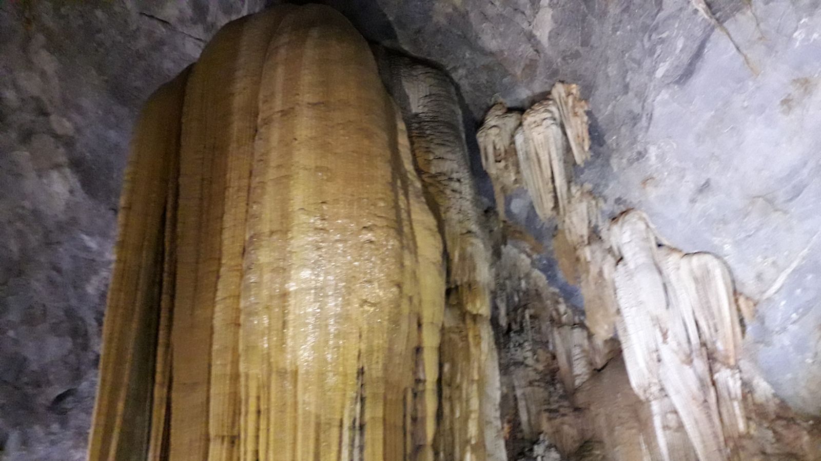 The stalagmites in Thien Duong cave