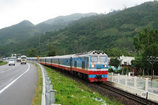 Tranin Hanoi to Ninh Binh