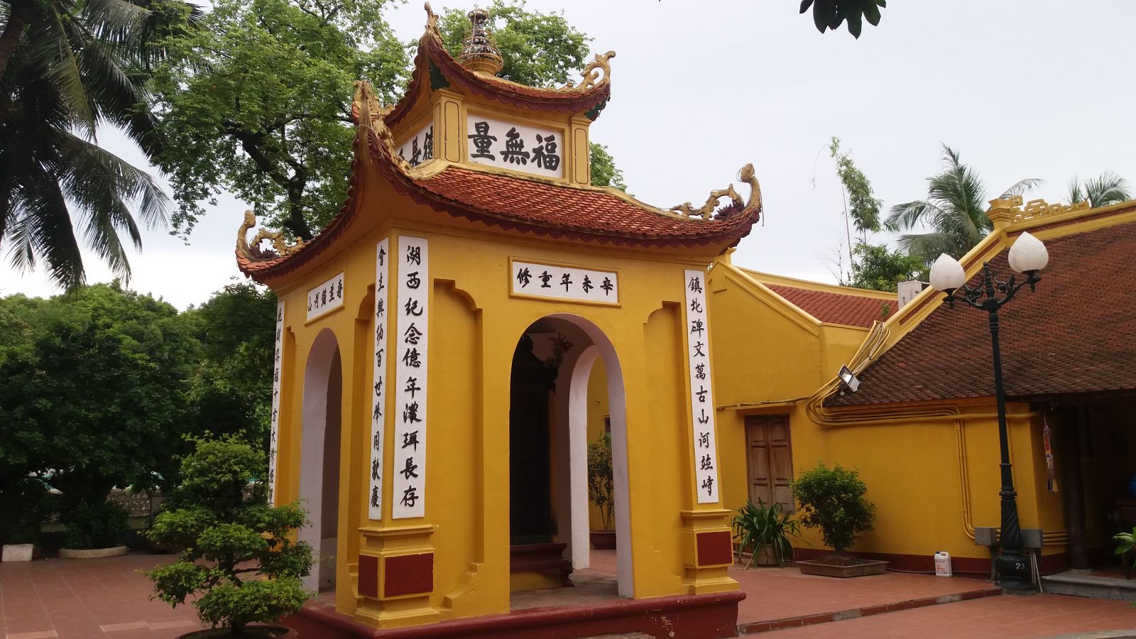Tran Quoc Pagoda stelea