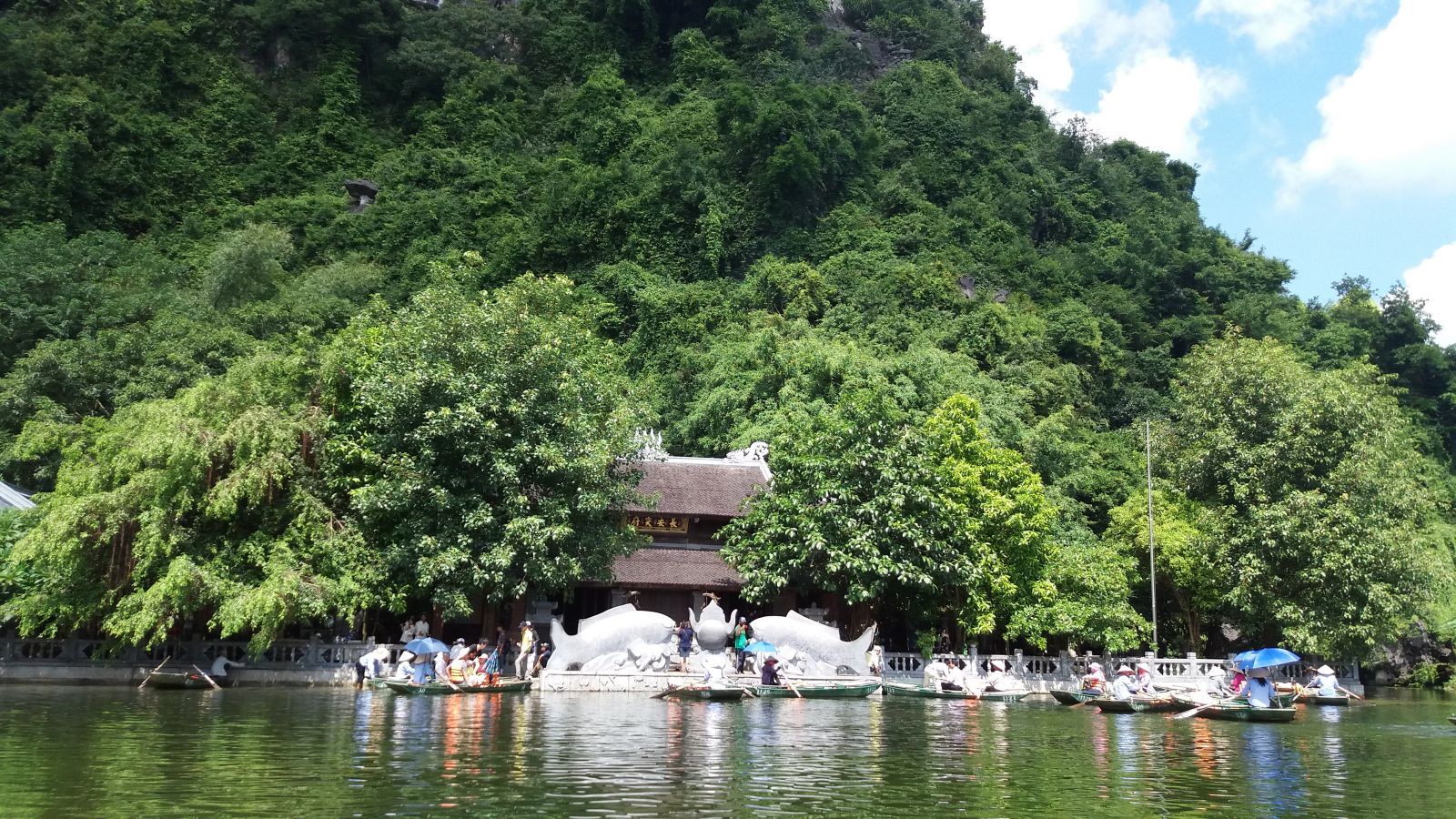 Trang An boat trip- Trinh temple
