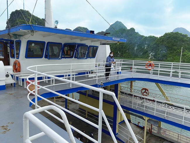 Cat Ba island ferry Tuan Chau
