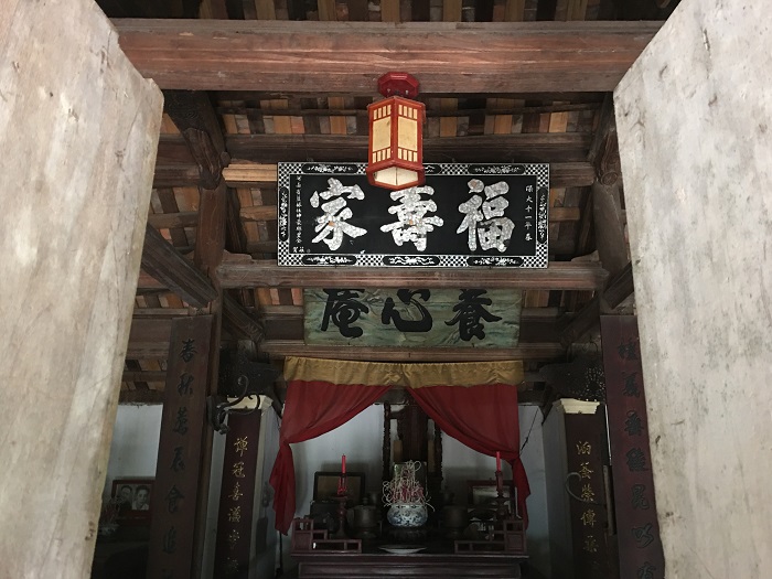 Vietnamese family culture - altar to worship ancestor