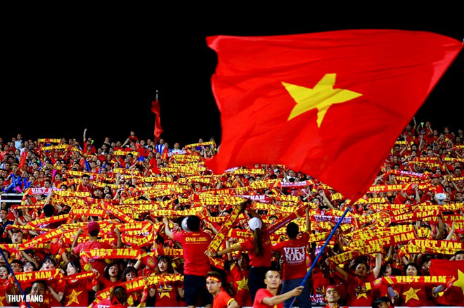 Vietnamese people cheer up national foodball team