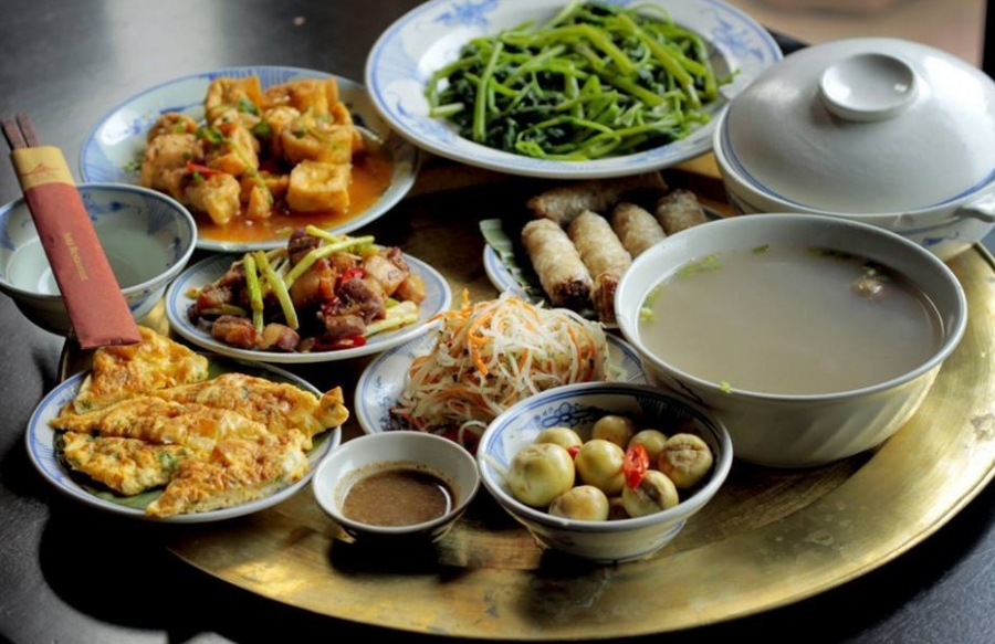 Family meals in Southern Vietnam