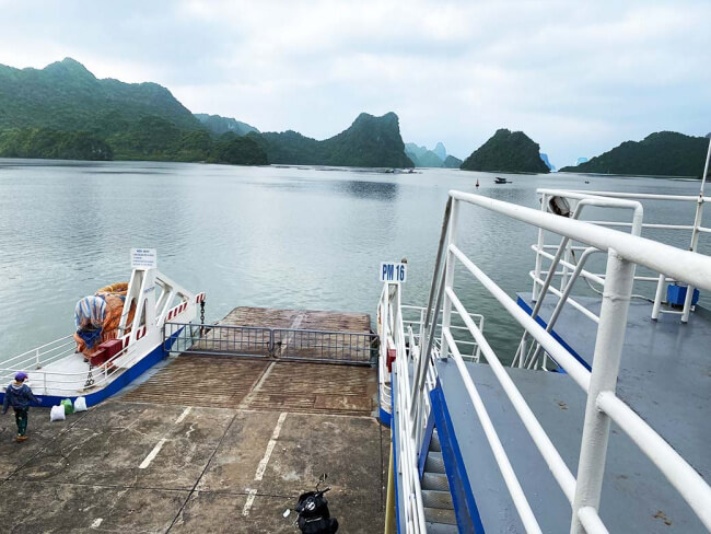 Tuan Chau Ferry - Cat Ba view Halong bay