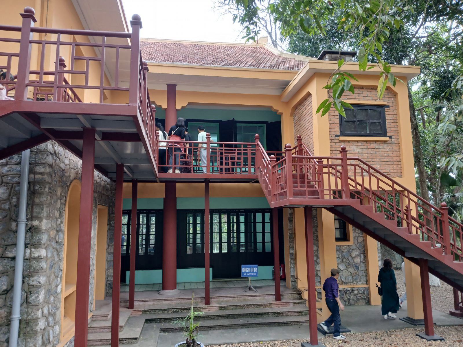 Da Chong's house for uncle ho