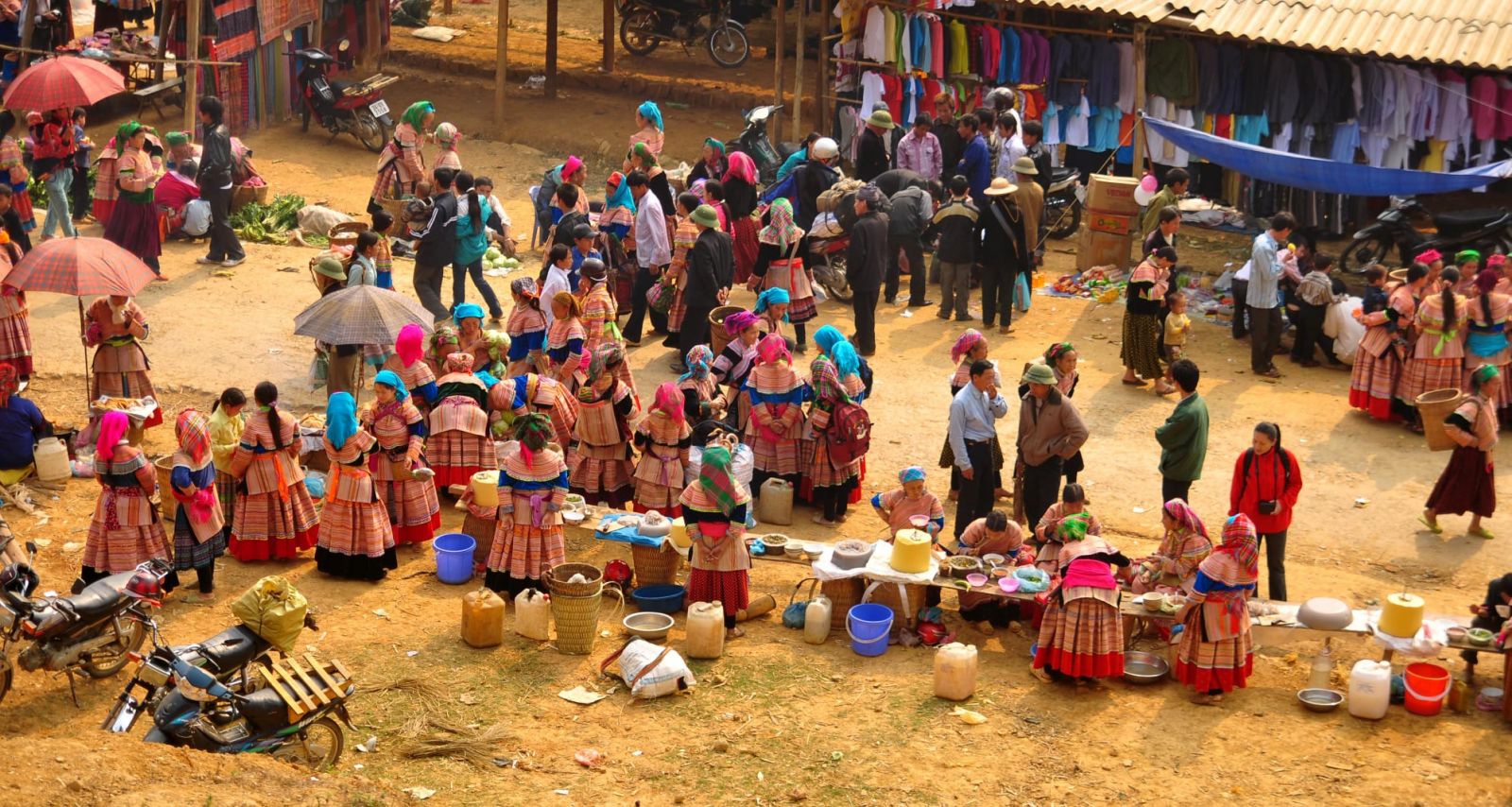 Sin Cheng market - surrounding Sapa
