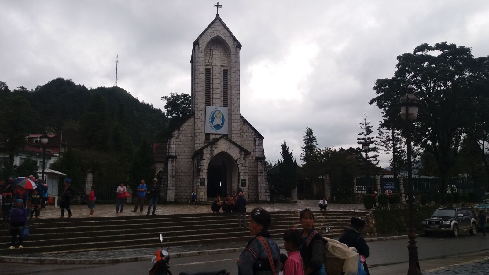 private car hire to bac ha market