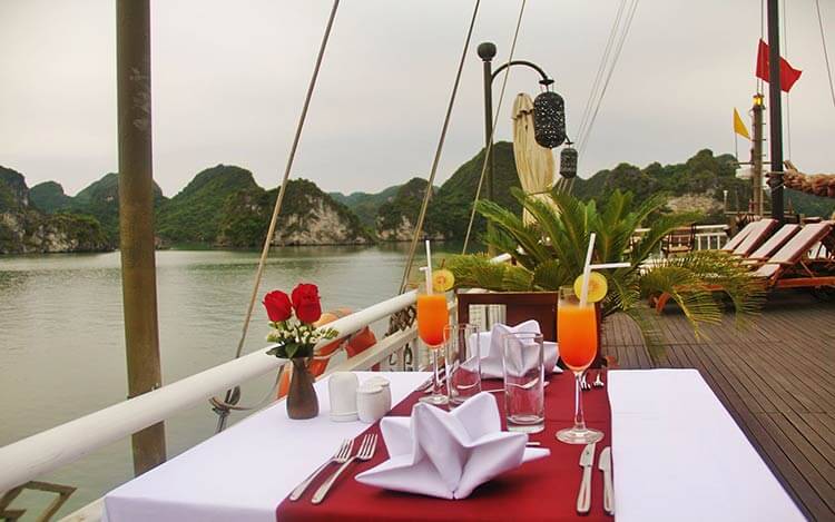 Sundeck Vicolet cruise