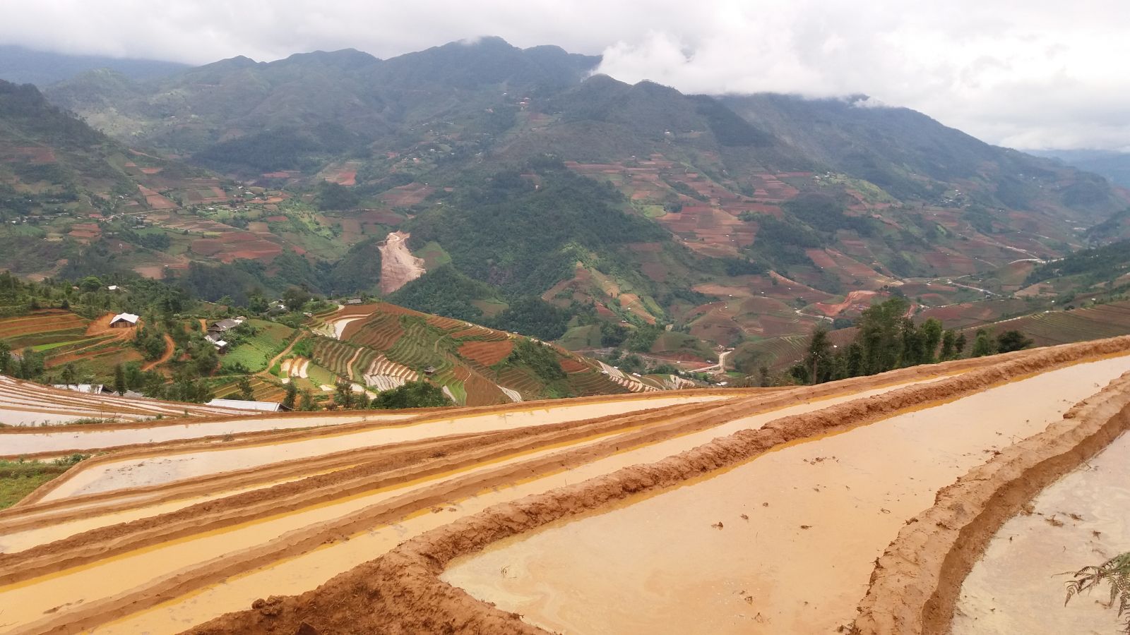 falling watertime in Haong Su Phi