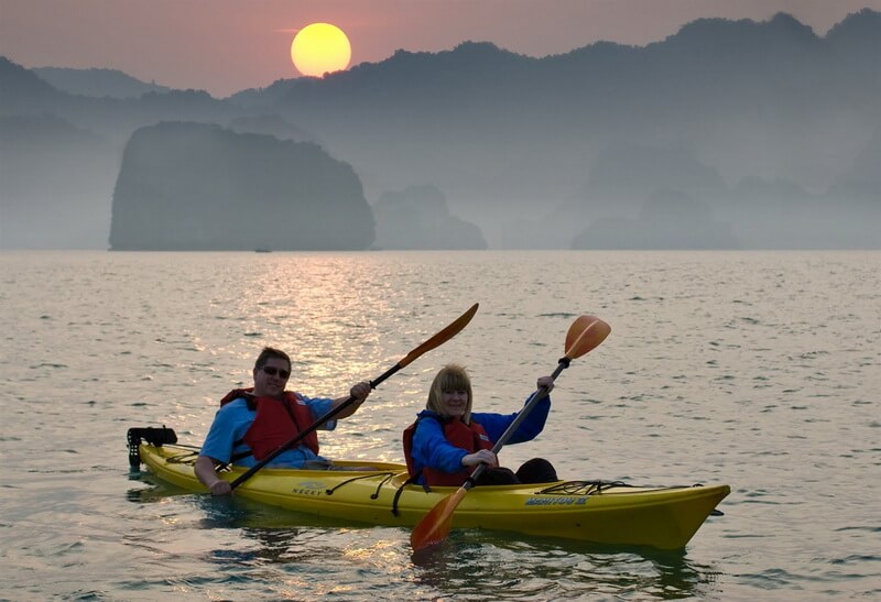 Things to do in halong bay- kayak