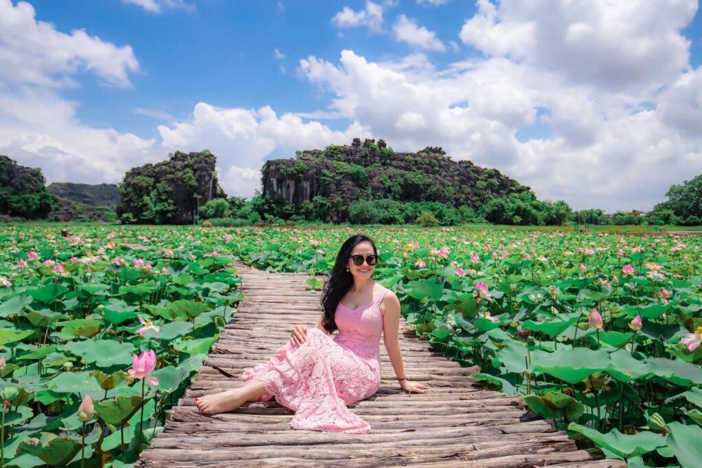 2-Day Ninh Binh Exloration to Van Long Wetland, Mua Cave & Tam Coc Boat Trip