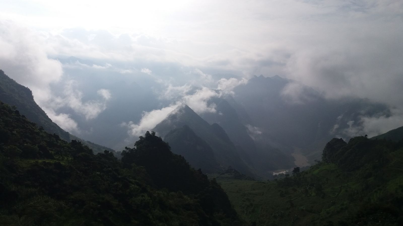 Panoramic view from Ma Pi Leng