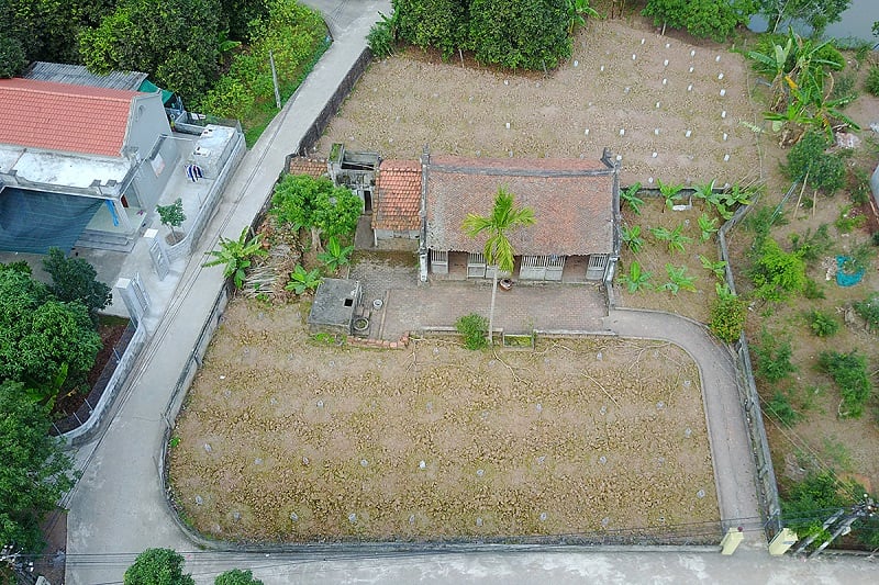 Nha ba kien