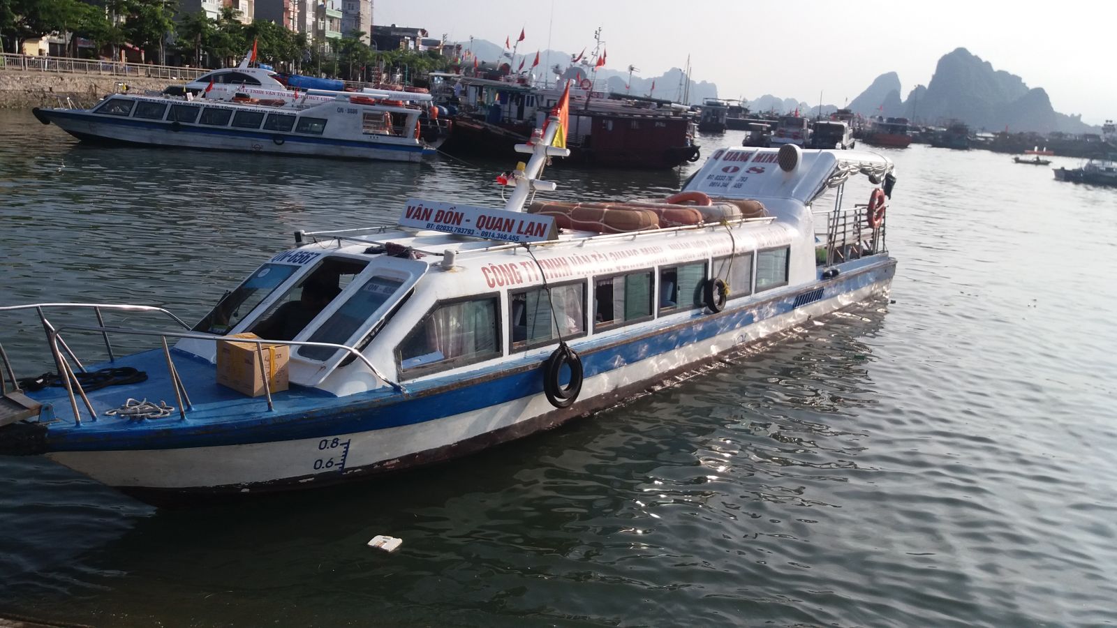 Speed boat from Cai Rong to Quan Lan