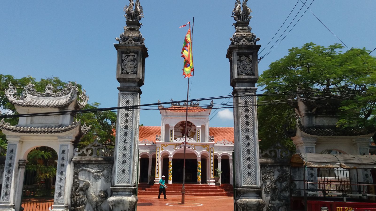 Quan Lan temples