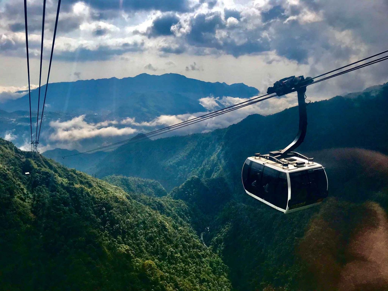 Fansipan by cable car travel tip