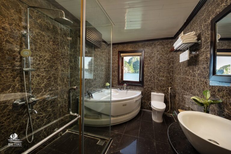 SUITE CABIN WITH OCEAN VIEW BALCONY