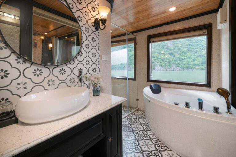 SUITE OCEAN VIEW BALCONY