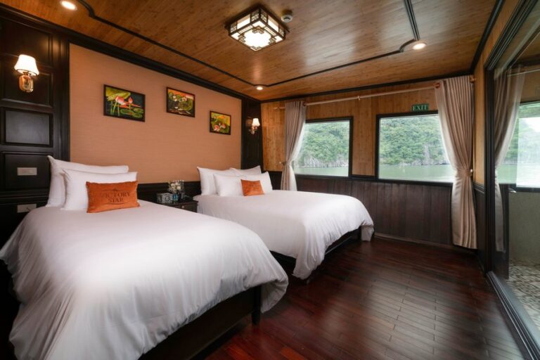 DELUXE CONNECTING CABIN