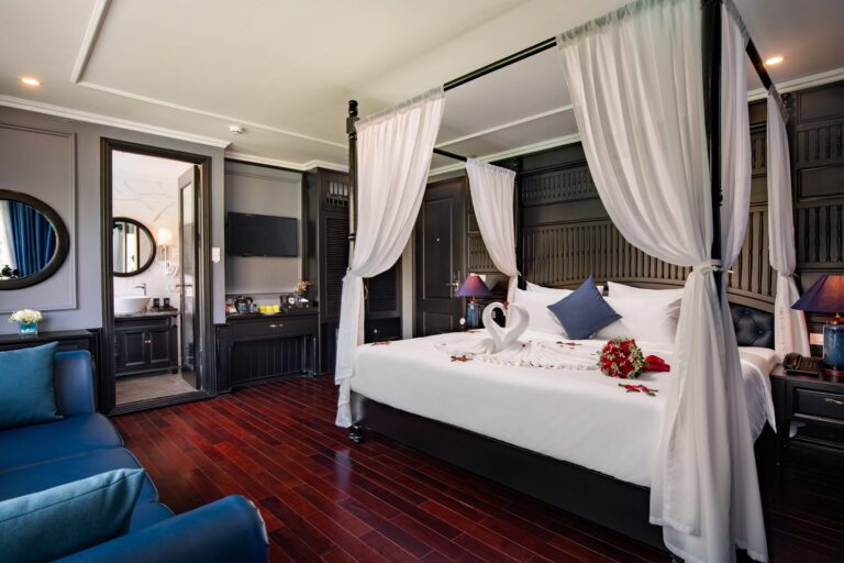 Honeymoon Suite – Private Ocean View Balcony