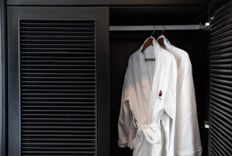 Luxury Suite – Private Ocean View Balcony