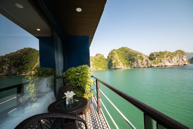 Luxury Suite – Private Ocean View Balcony