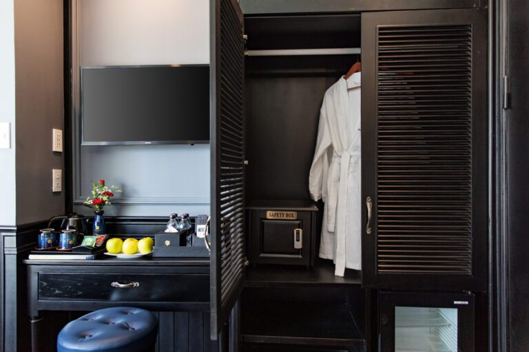 Family Connecting Suite – Private Ocean View Balcony