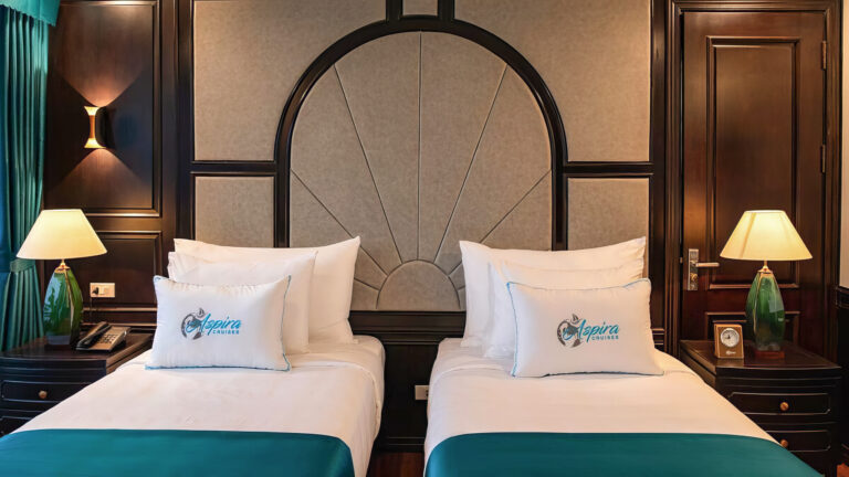 Senior Suite ( 2nd Deck)