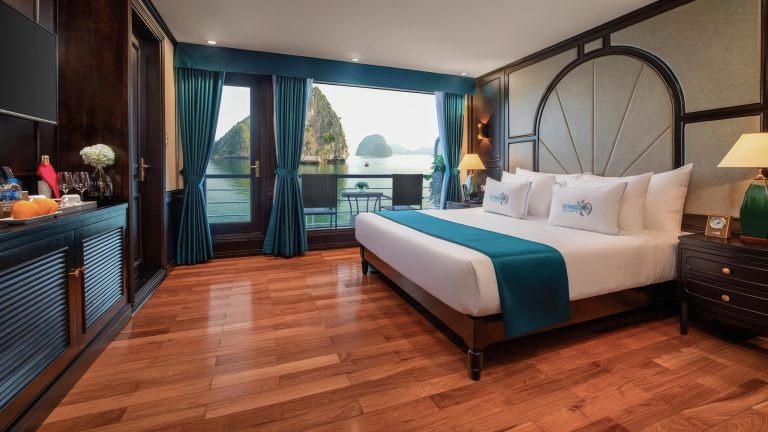 Senior Suite ( 2nd Deck)