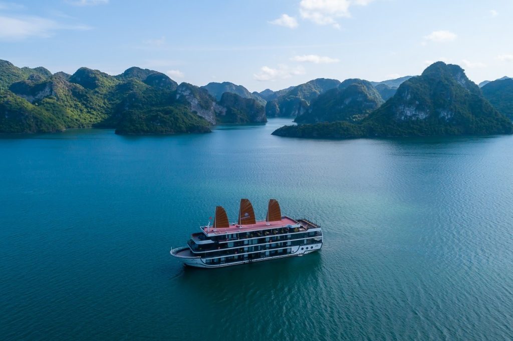 La Regina Grand Cruise : Luxury Venture Beyond Halong Bay into Lan Ha Bay’s Hidden Beauty