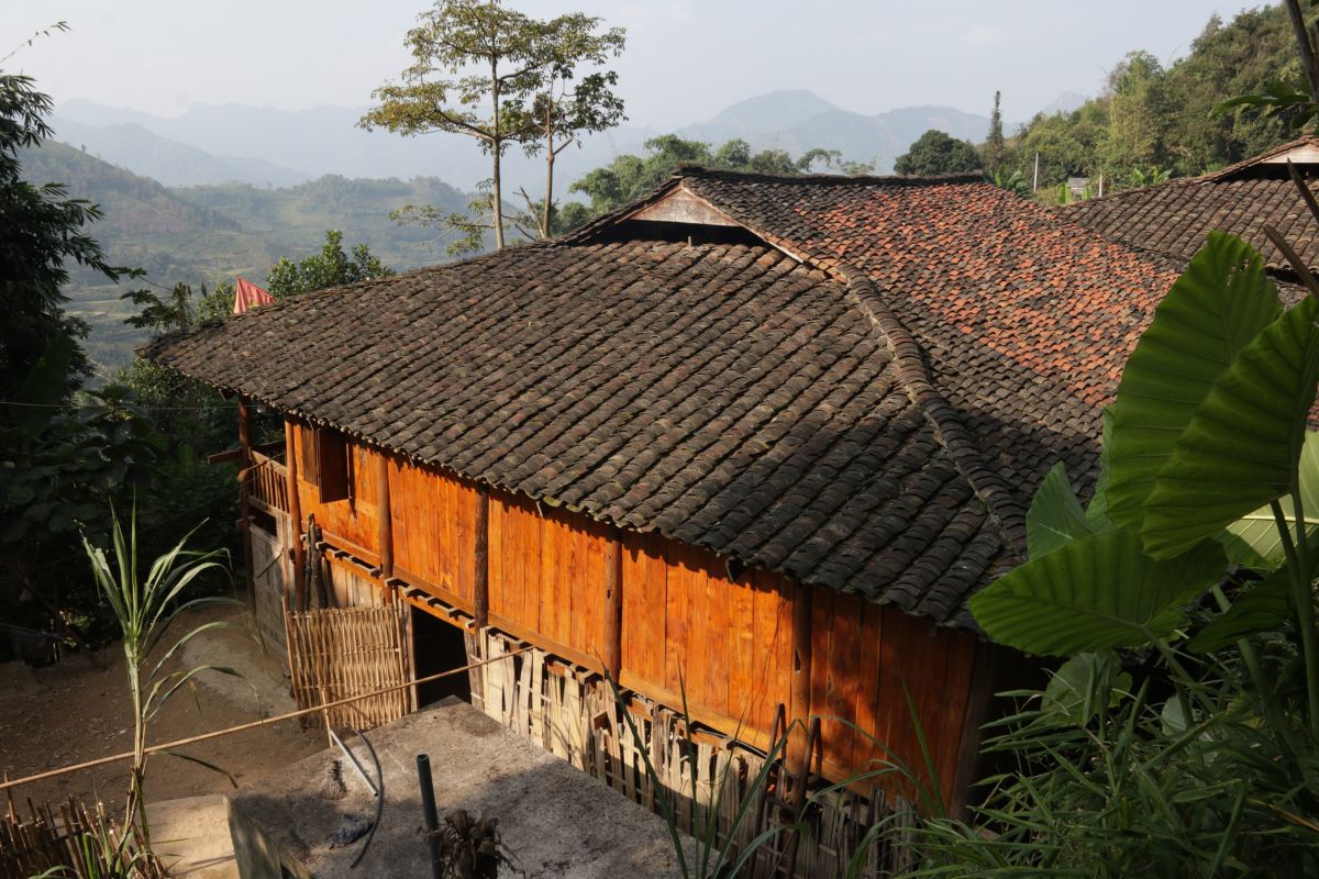 Traditional stilt house of the Black Lo Lo people in Khuoi Khon Village