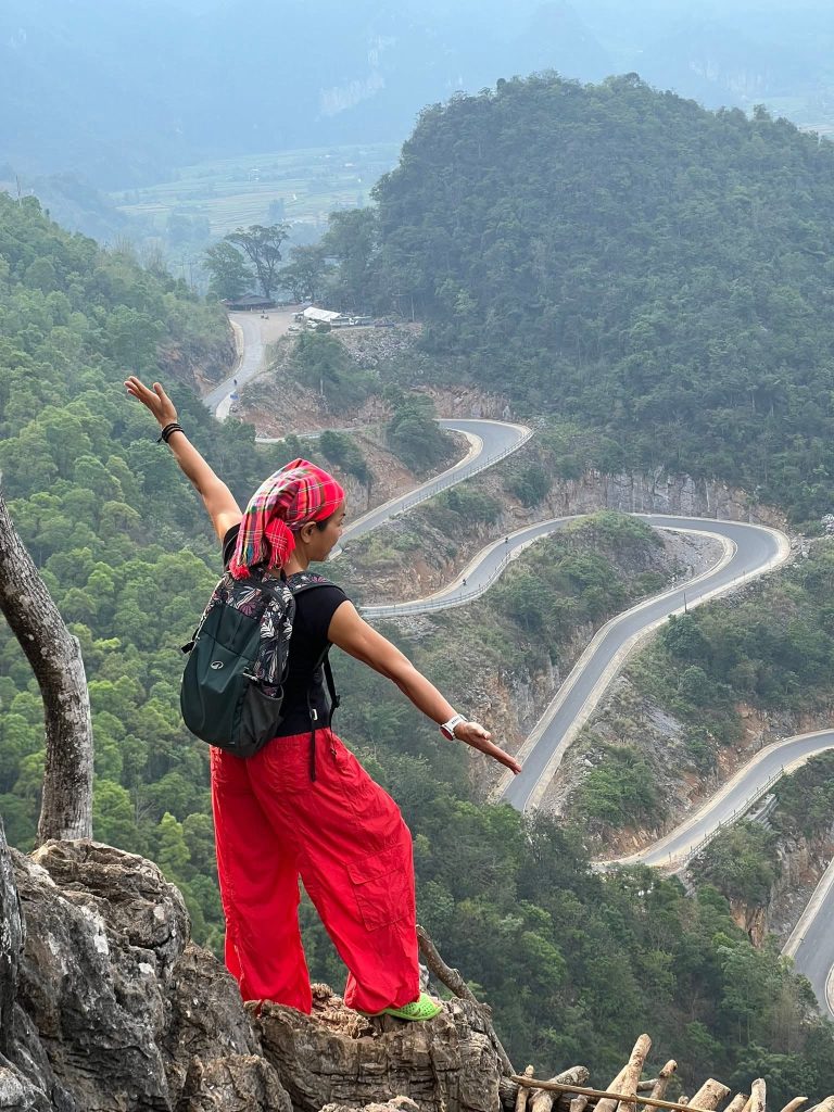 Local trekking path at Me Pia Pass