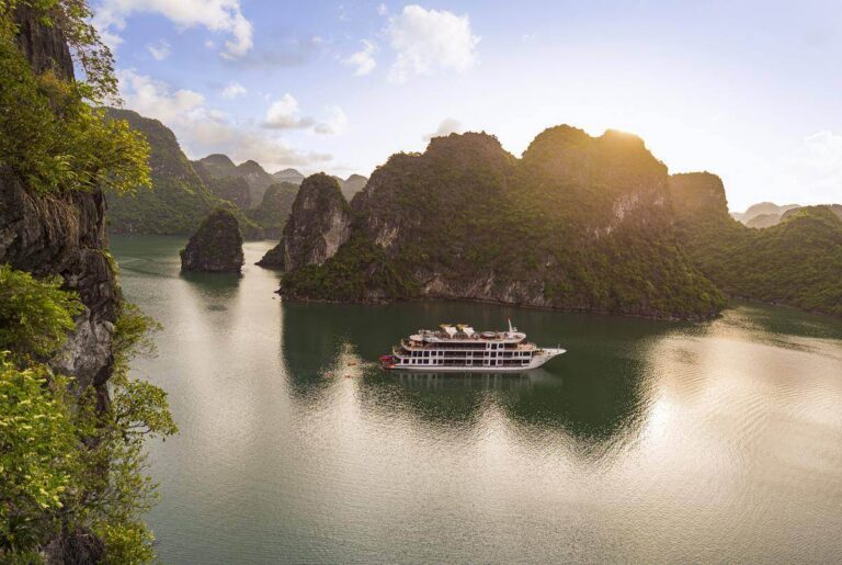 Highlighted Hanoi Tour Packages to Sapa, Halong Bay, Hanoi 6 Days