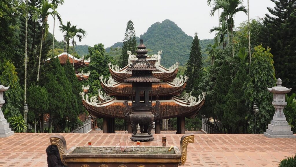 Perfume Pagoda Day Trip: Stunning Boat Ride, Hiking Trails & Buddhist Culture