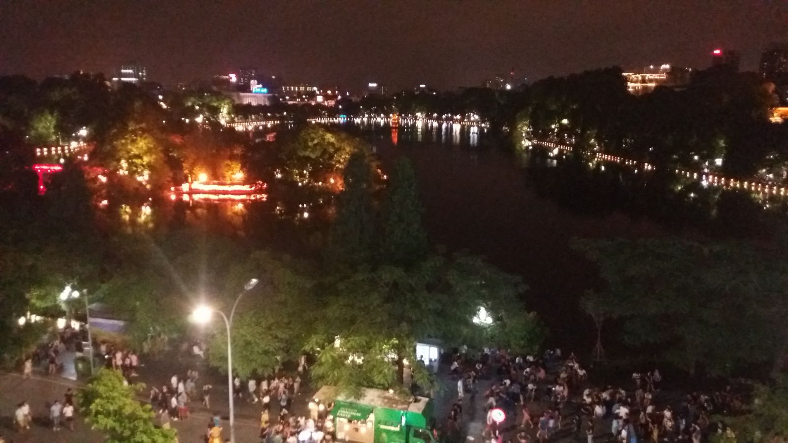 Hanoi nightlife -Hoan Kiem lake