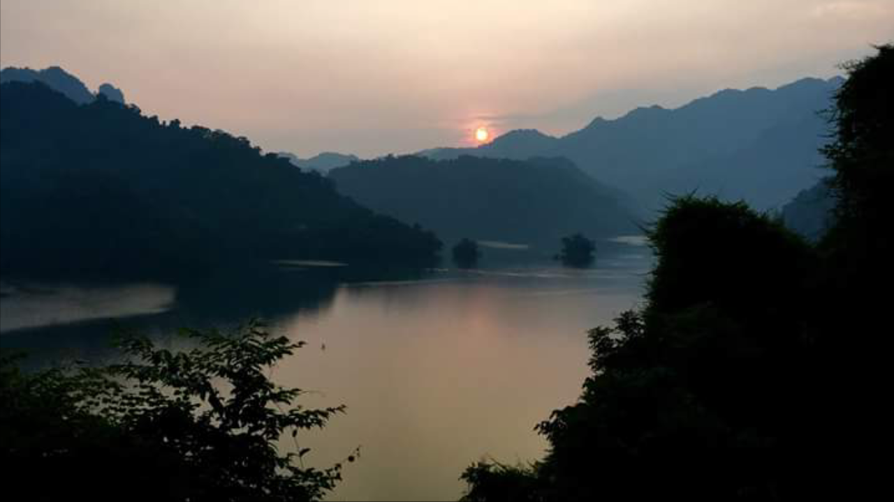 Sunset in Ba Be lake