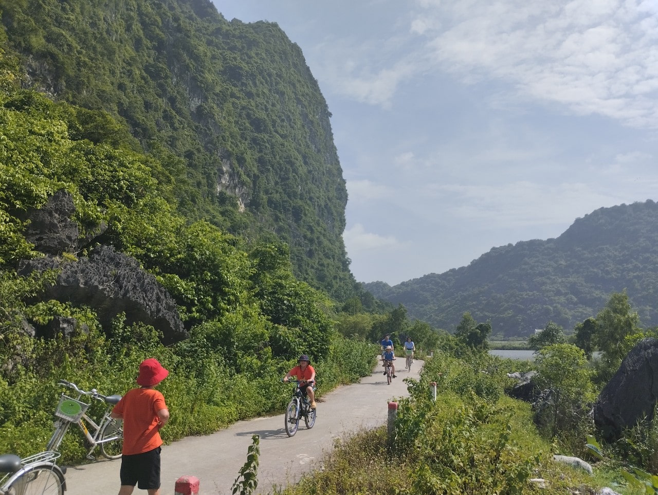 Van Long biking