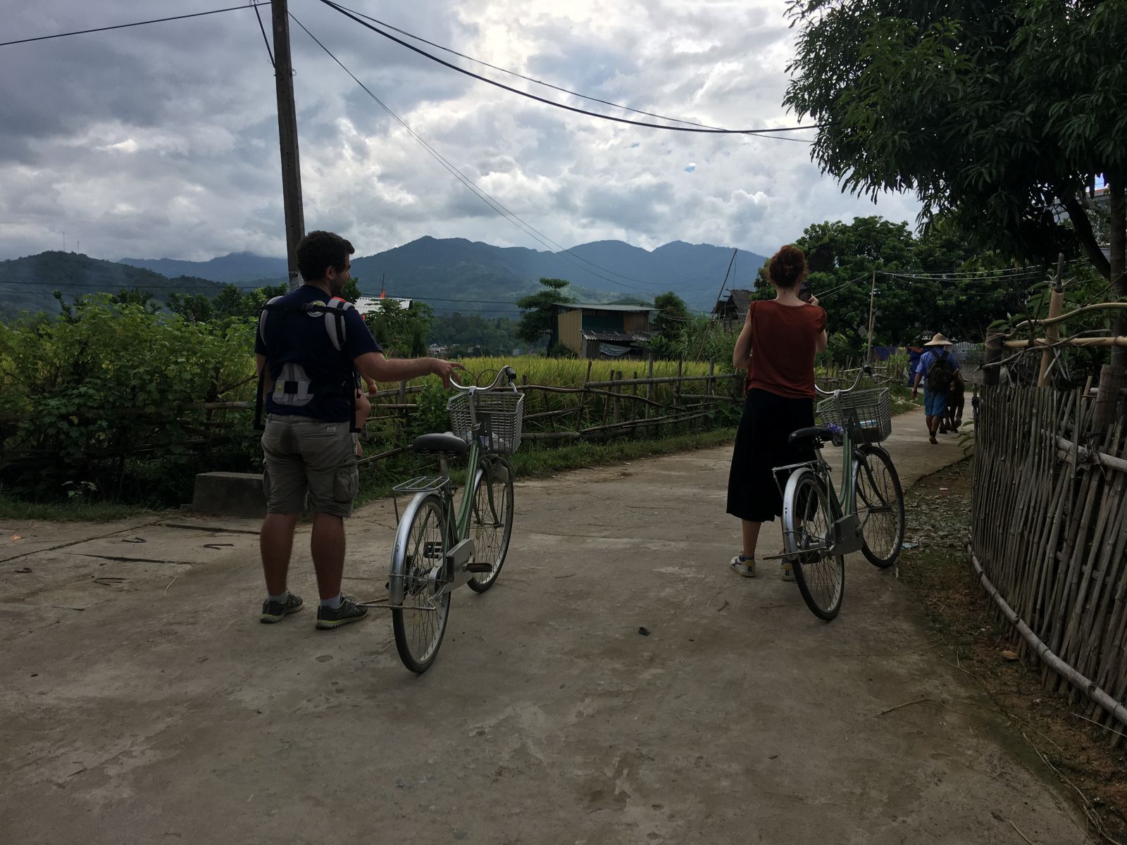 Cycling to visit Muong Lo valley