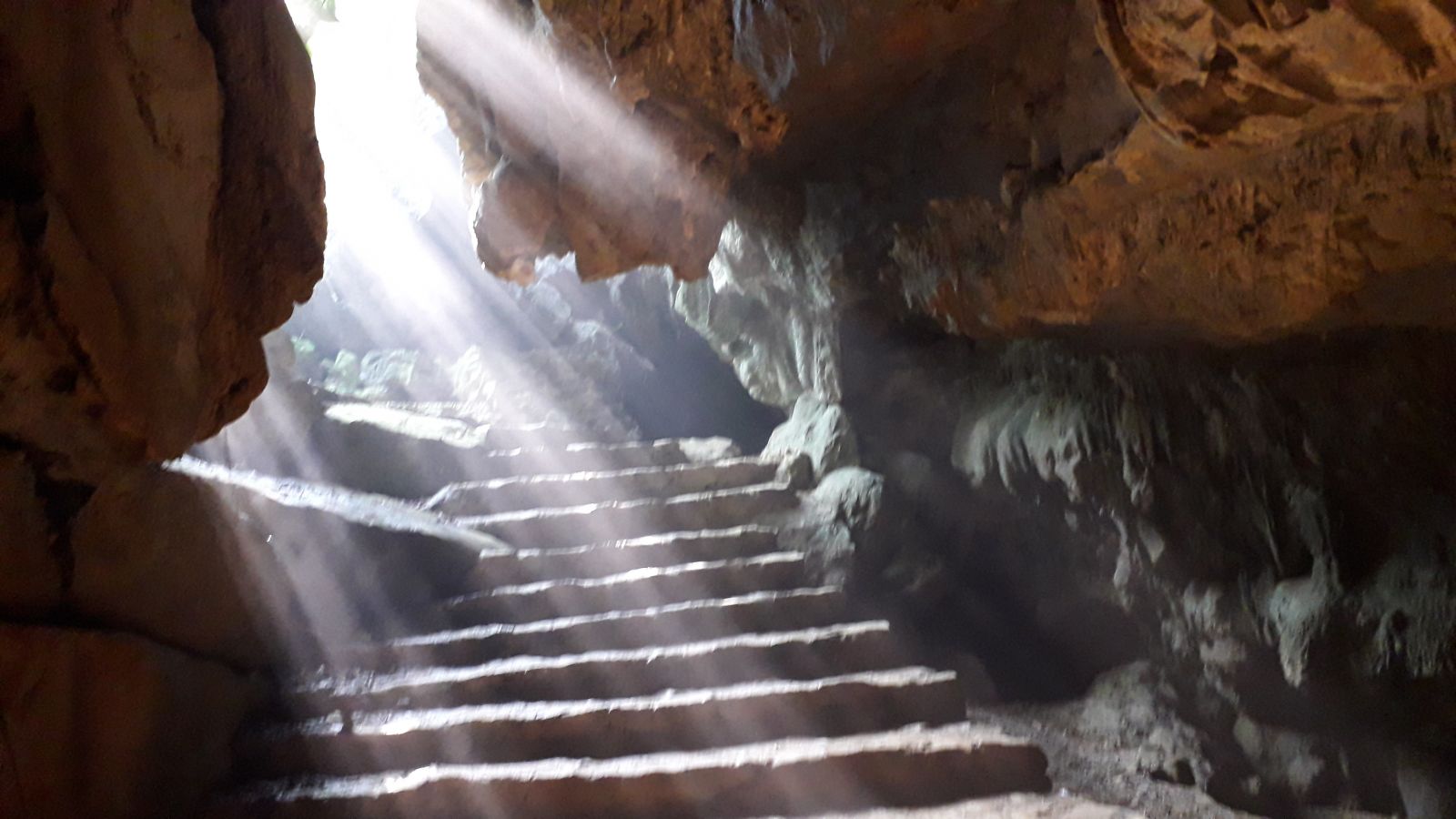 Thien Ha cave