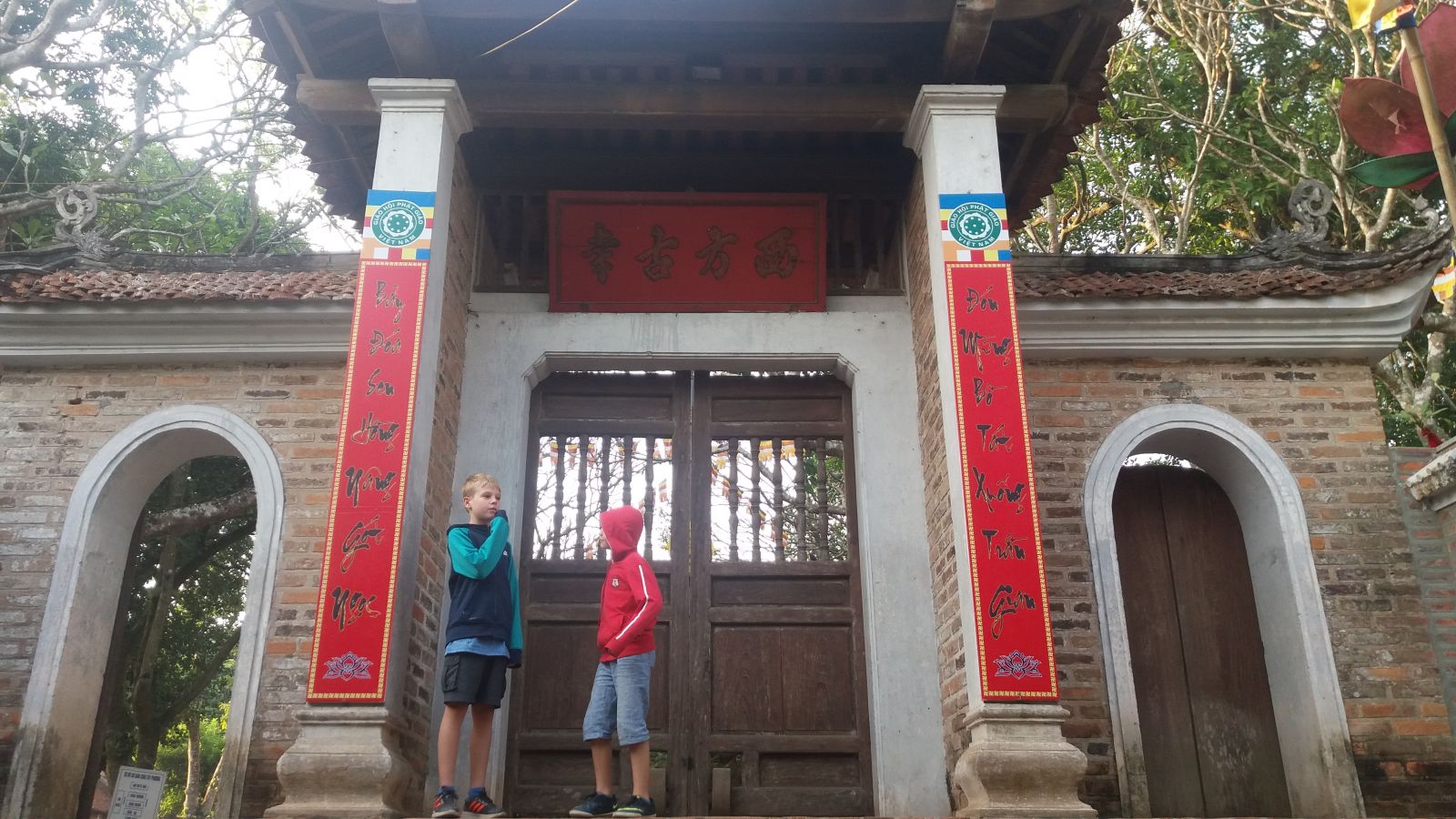 Temple gate in Duong Lam