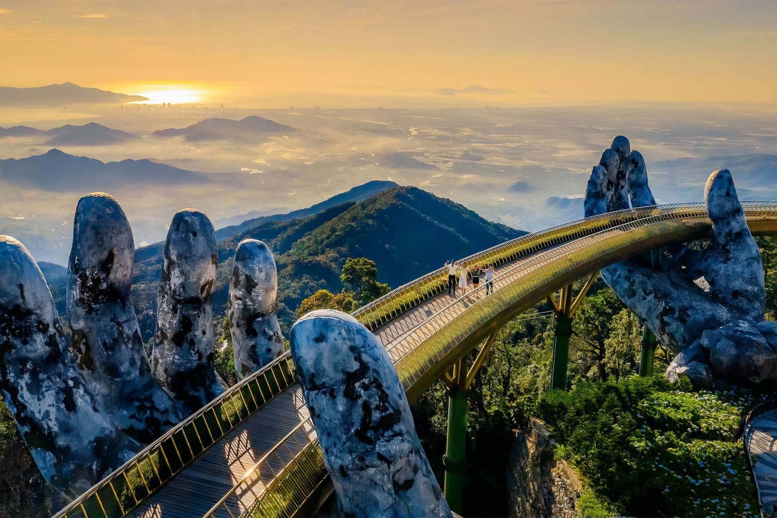 Ba Na Hills - Golden Bridge Da Nang