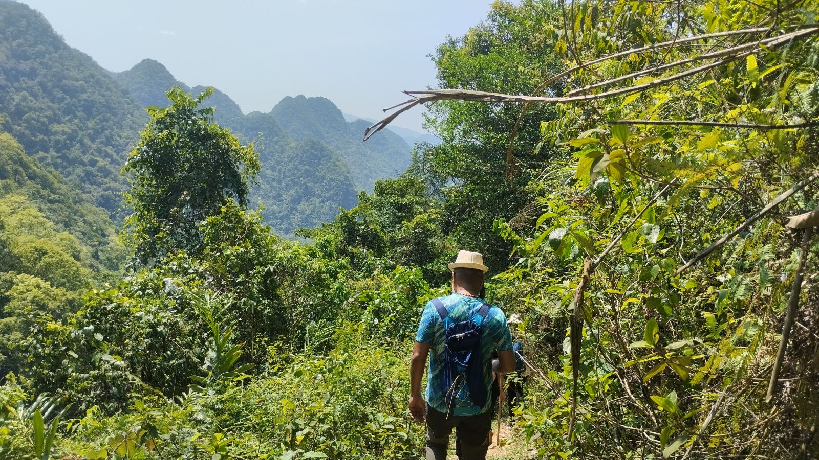 Hiking tour Mai Chau