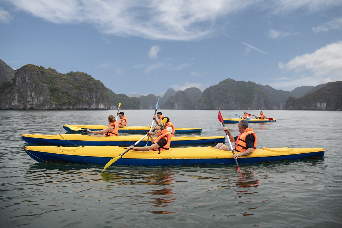 Kayaking in Halong bay