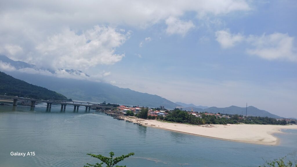 Northern & Central Vietnam Tour ( By Private Car)