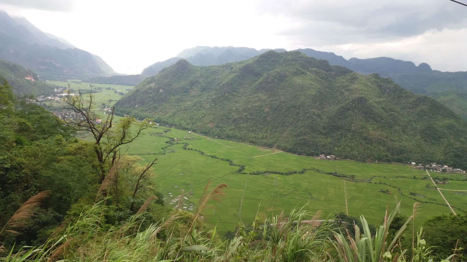 Mai Chau-Ninh Binh tour package- valley of Mai Chau