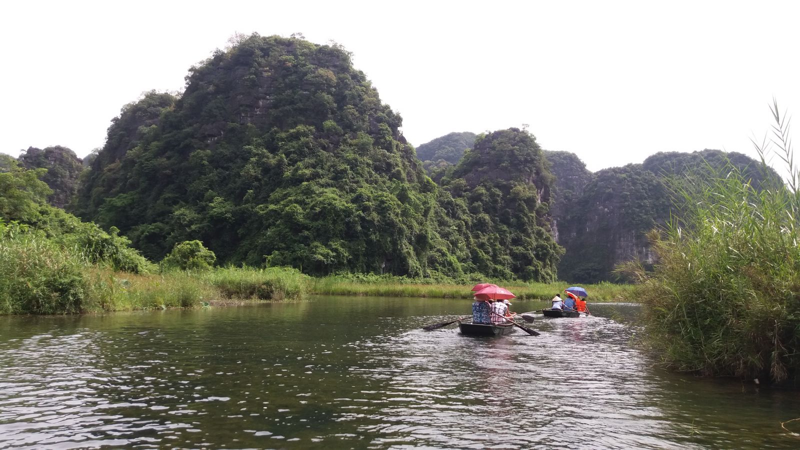 Maichau-Ninhbinh-tour- Trang An boat tour