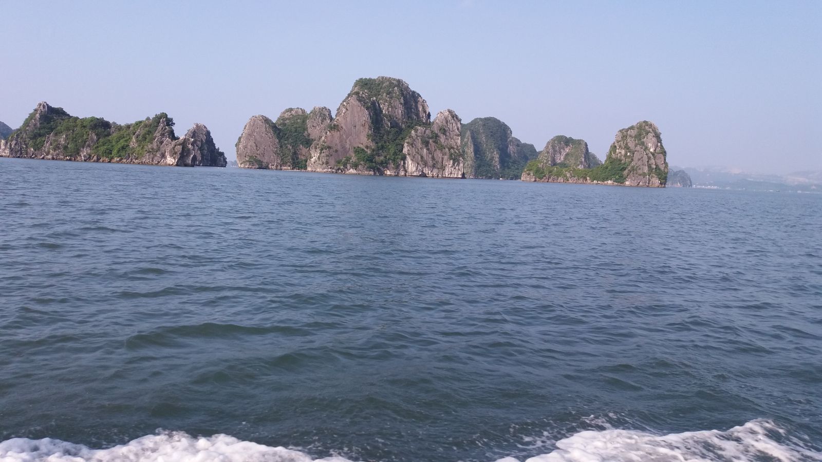 Bai Tu Long bay view