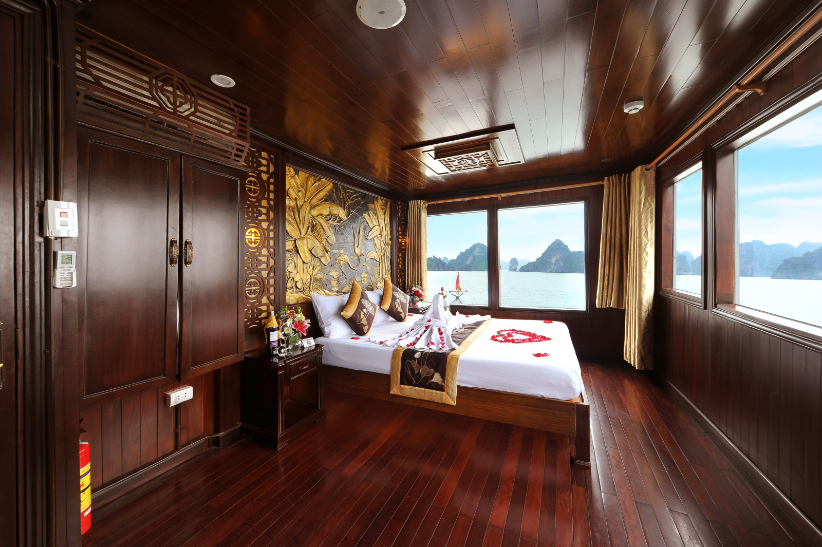 Suite cabin with balcony