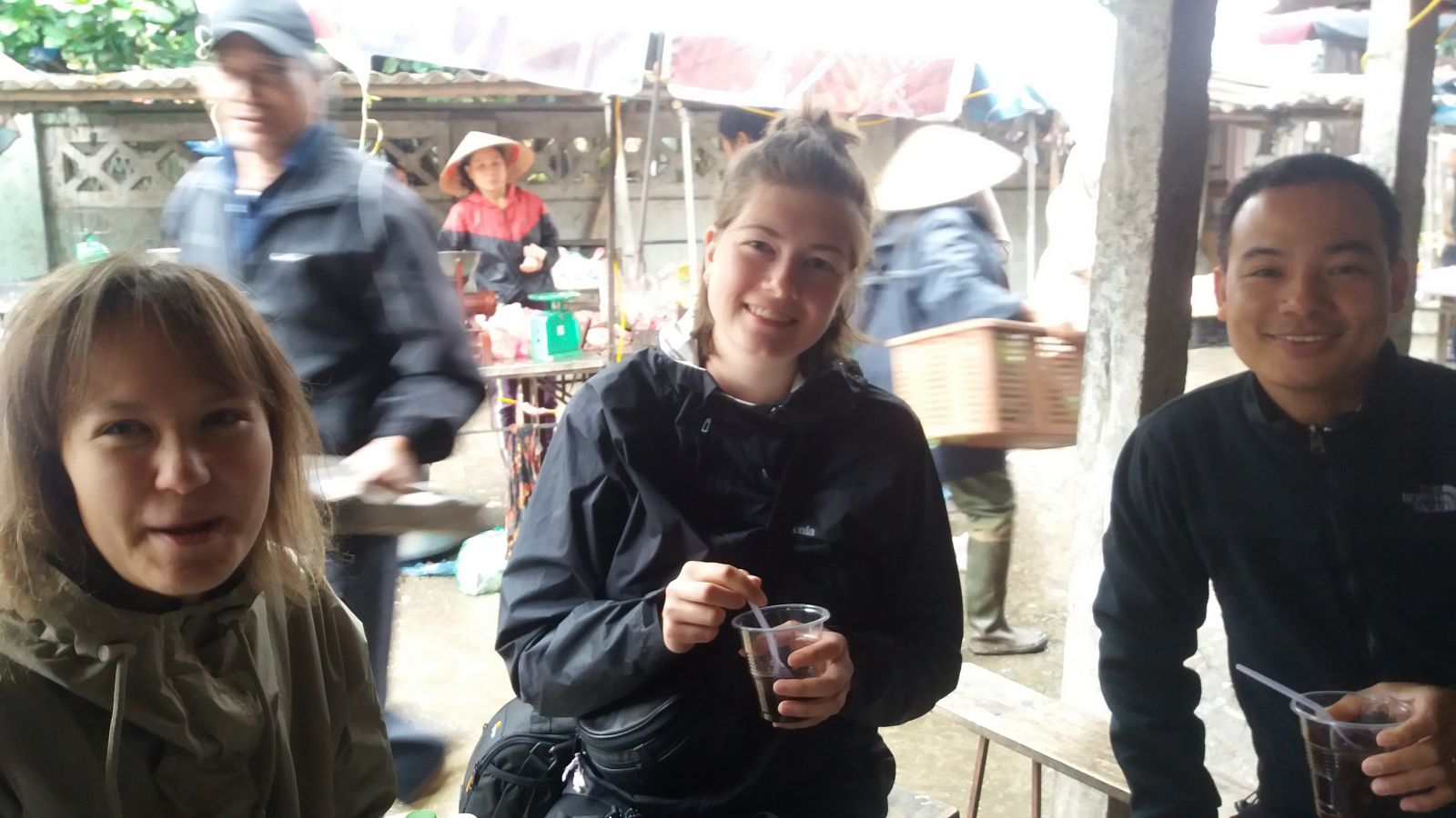 Tho Ha pottery village day trip - market